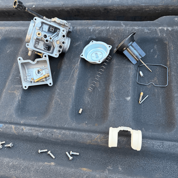 mobile mechanic working in a Warner Robins driveway