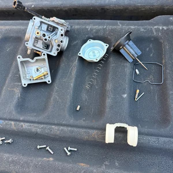 mobile mechanic working in a Warner Robins driveway